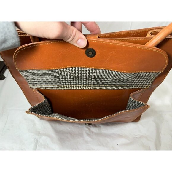 PERRY ELLIS Leather Shoulder Bag Purse Pockets TAN - Picture 13 of 16